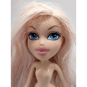 Bratz SelfieSnaps CLOE Doll nude nice condition